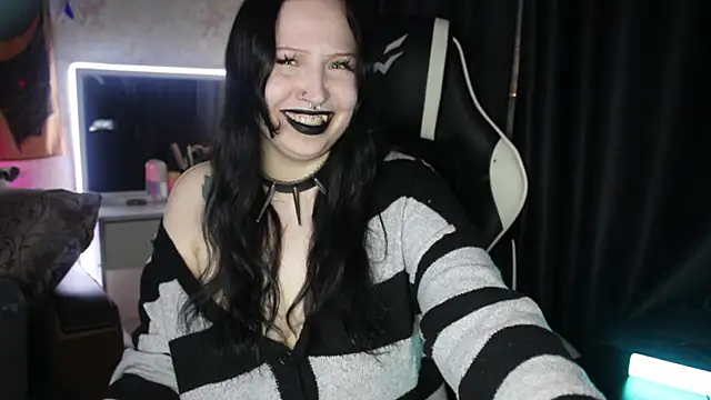 Snapshot of Kitty_goth chatting on 06-19-26, 10:13 Kitty goth online show from 06-19-26, 10:13