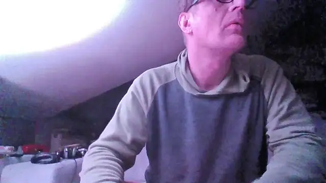 Snapshot of Bigthroaterboy chatting on 10-26-25, 05:08 Bigthroaterboy online show from 10-26-25, 05:08