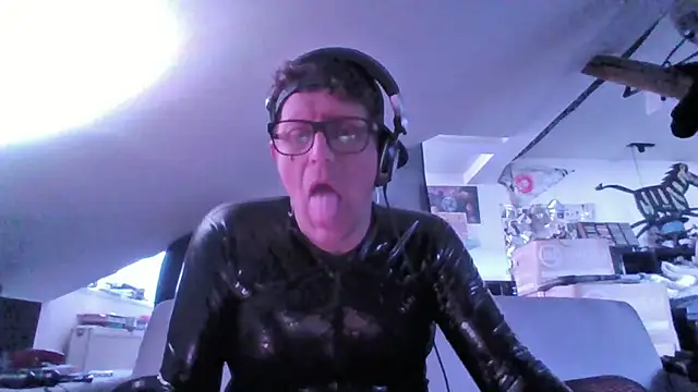 Snapshot of Bigthroaterboy chatting on 10-30-25, 09:33 Bigthroaterboy online show from 10-30-25, 09:33