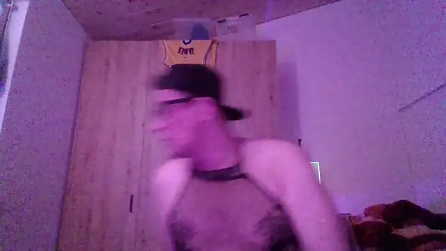 Snapshot of Bigthroaterboy chatting on 11-08-25, 02:39 Bigthroaterboy online show from 11-08-25, 02:39