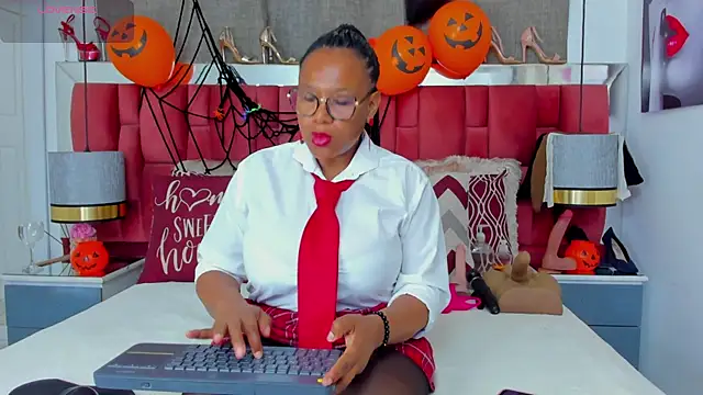 ShantalDior online show from 10-31-25, 03:29