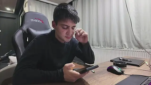 Snapshot of istebenboylebiradamim chatting on 12-12-24, 06:21 istebenboylebiradamim online show from 12-12-24, 06:21