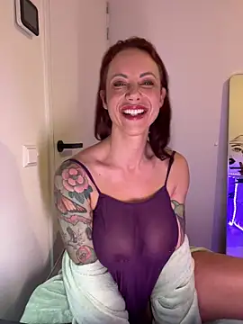 Snapshot of SmilingDutchie chatting on 12-14-24, 07:25 SmilingDutchie online show from 12-14-24, 07:25