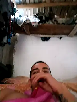 Snapshot of Restrepo300 chatting on 10-05-25, 02:15 Restrepo300 online show from 10-05-25, 02:15