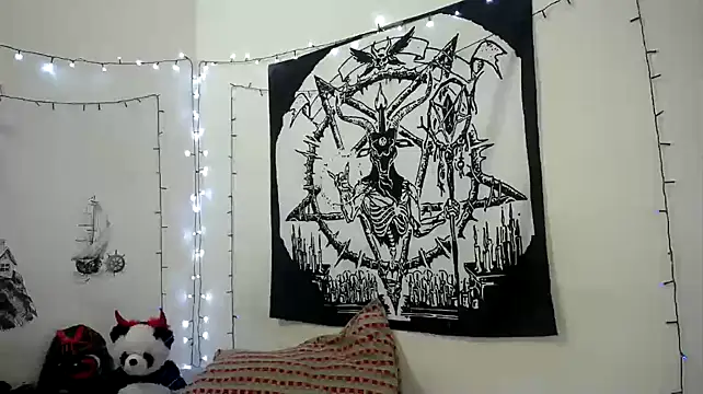 Snapshot of lili_peach chatting on 01-11-25, 10:40 lili peach online show from 01-11-25, 10:40