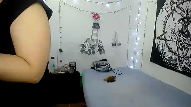 Snapshot of lili_peach chatting on 01-22-25, 10:48 lili peach online show from 01-22-25, 10:48