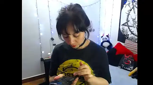 Snapshot of lili_peach chatting on 01-26-25, 12:37 lili peach online show from 01-26-25, 12:37