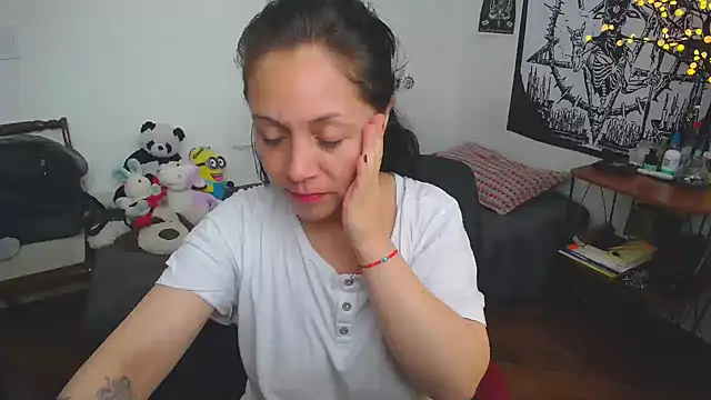 Snapshot of lili_peach chatting on 09-19-25, 05:46 lili peach online show from 09-19-25, 05:46