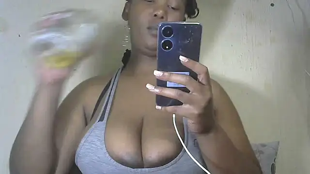 Snapshot of NippleMilkXx chatting on 12-26-24, 02:33 NippleMilkXx online show from 12-26-24, 02:33