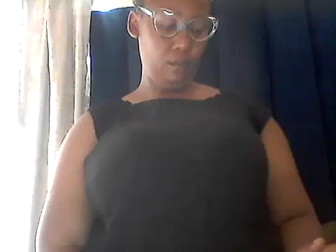 Snapshot of NippleMilkXx chatting on 10-14-25, 06:36 NippleMilkXx online show from 10-14-25, 06:36