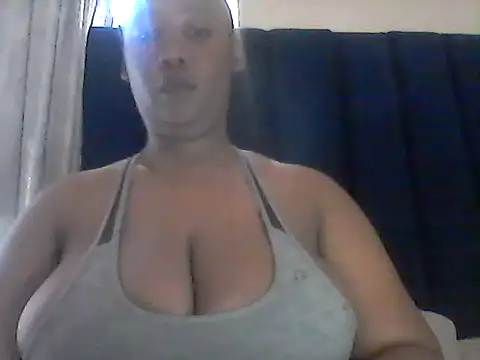 Snapshot of NippleMilkXx chatting on 10-16-25, 09:21 NippleMilkXx online show from 10-16-25, 09:21