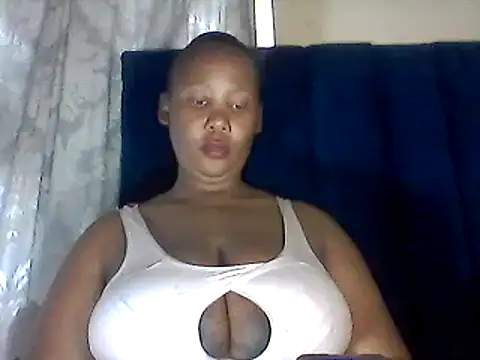 Snapshot of NippleMilkXx chatting on 10-31-25, 08:15 NippleMilkXx online show from 10-31-25, 08:15