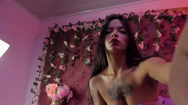 Snapshot of MaddyHudson chatting on 12-21-25, 08:27 MaddyHudson online show from 12-21-25, 08:27