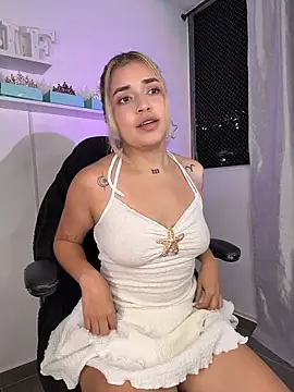 Snapshot of JoselinFlower_ chatting on 05-19-26, 01:56 JoselinFlower online show from 05-19-26, 01:56