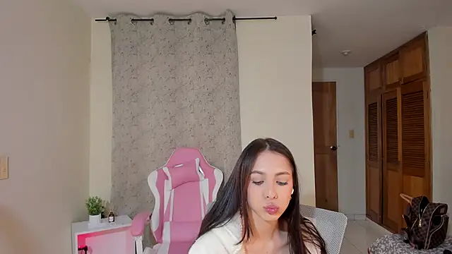 shanakendal2 online show from 02-12-25, 04:44