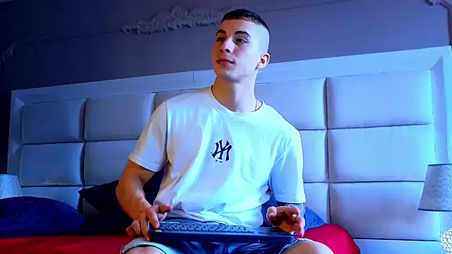 Snapshot of AsmodeoCox chatting on 01-20-25, 09:01 AsmodeoCox online show from 01-20-25, 09:01