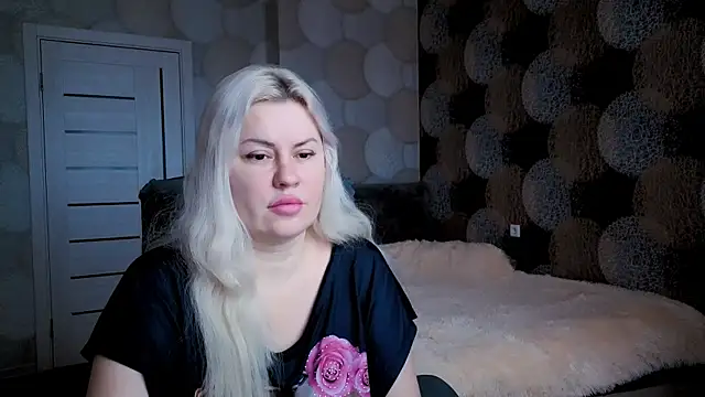 Snapshot of natusik chatting on 03-22-25, 04:24 natusik online show from 03-22-25, 04:24