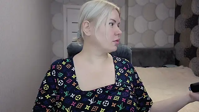 Snapshot of natusik chatting on 11-15-25, 02:09 natusik online show from 11-15-25, 02:09