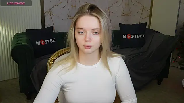 Snapshot of Cassy-Celestial_ chatting on 12-15-24, 11:42 Cassy-Celestial online show from 12-15-24, 11:42