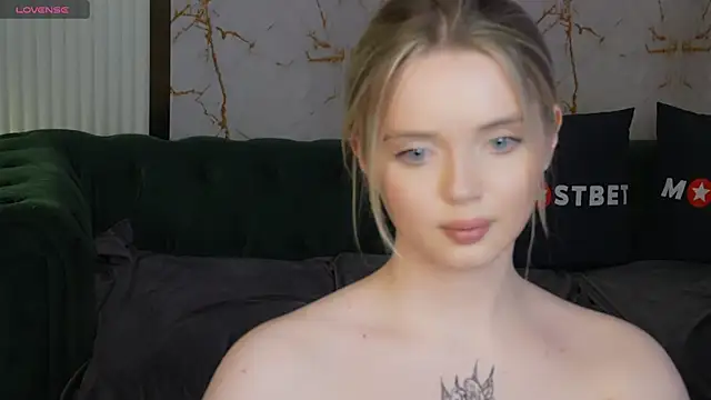 Snapshot of Cassy-Celestial_ chatting on 12-19-24, 12:13 Cassy-Celestial online show from 12-19-24, 12:13