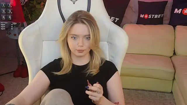 Snapshot of Cassy-Celestial_ chatting on 12-22-24, 03:11 Cassy-Celestial online show from 12-22-24, 03:11