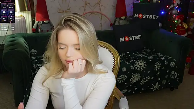 Snapshot of Cassy-Celestial_ chatting on 12-23-24, 06:11 Cassy-Celestial online show from 12-23-24, 06:11