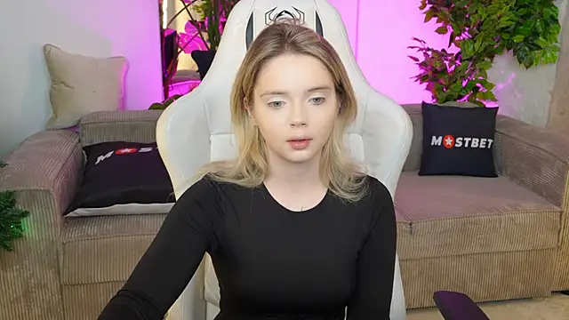 Snapshot of Cassy-Celestial_ chatting on 12-23-24, 11:39 Cassy-Celestial online show from 12-23-24, 11:39