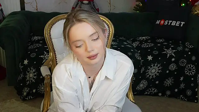 Snapshot of Cassy-Celestial_ chatting on 12-25-24, 05:48 Cassy-Celestial online show from 12-25-24, 05:48