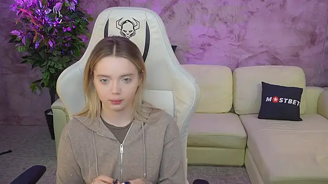 Snapshot of Cassy-Celestial_ chatting on 01-08-25, 11:52 Cassy-Celestial online show from 01-08-25, 11:52