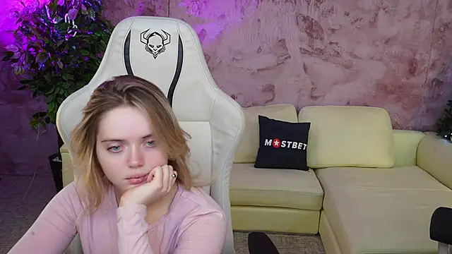 Snapshot of Cassy-Celestial_ chatting on 01-11-25, 11:46 Cassy-Celestial online show from 01-11-25, 11:46