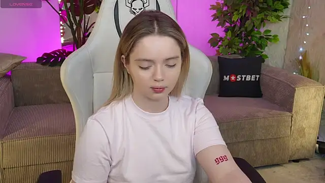 Snapshot of Cassy-Celestial_ chatting on 01-13-25, 12:30 Cassy-Celestial online show from 01-13-25, 12:30