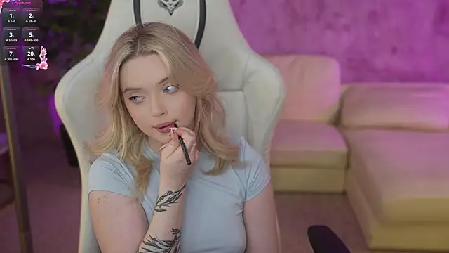 Snapshot of Cassy-Celestial_ chatting on 01-31-25, 03:41 Cassy-Celestial online show from 01-31-25, 03:41