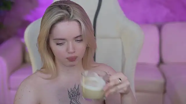 Snapshot of Cassy-Celestial_ chatting on 02-01-25, 05:49 Cassy-Celestial online show from 02-01-25, 05:49