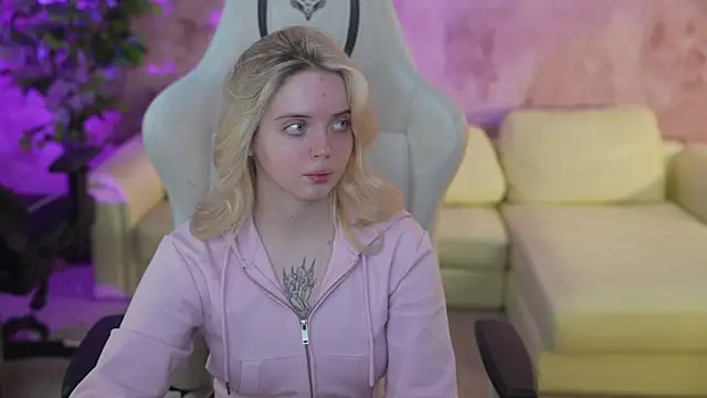 Snapshot of Cassy-Celestial_ chatting on 02-02-25, 11:53 Cassy-Celestial online show from 02-02-25, 11:53