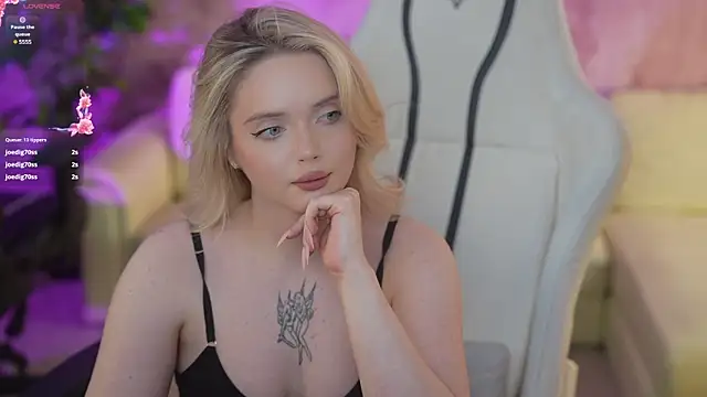 Snapshot of Cassy-Celestial_ chatting on 02-03-25, 02:58 Cassy-Celestial online show from 02-03-25, 02:58