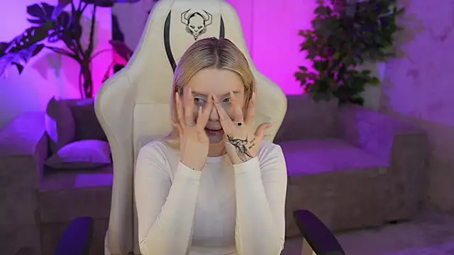 Snapshot of Cassy-Celestial_ chatting on 02-15-25, 11:58 Cassy-Celestial online show from 02-15-25, 11:58