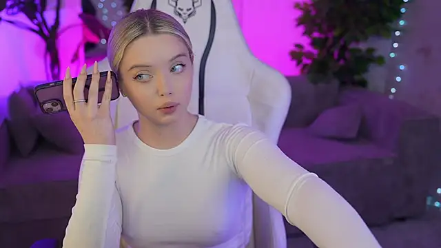 Snapshot of Cassy-Celestial_ chatting on 02-16-25, 03:47 Cassy-Celestial online show from 02-16-25, 03:47