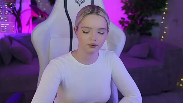 Snapshot of Cassy-Celestial_ chatting on 02-16-25, 06:54 Cassy-Celestial online show from 02-16-25, 06:54