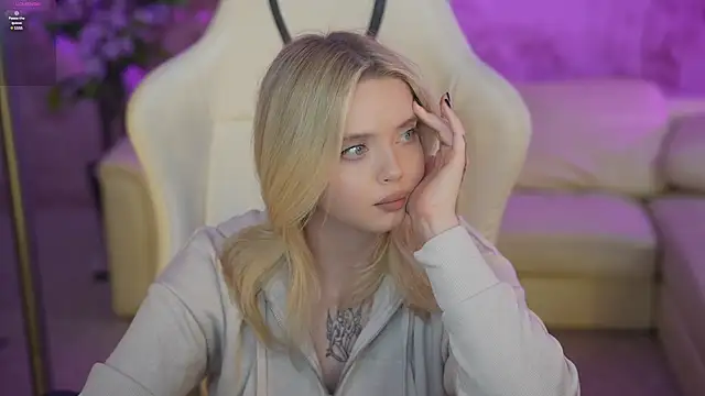 Snapshot of Cassy-Celestial_ chatting on 02-28-25, 03:15 Cassy-Celestial online show from 02-28-25, 03:15