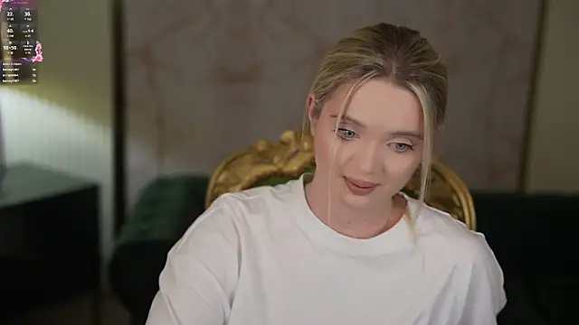 Snapshot of Cassy-Celestial_ chatting on 03-05-25, 03:08 Cassy-Celestial online show from 03-05-25, 03:08