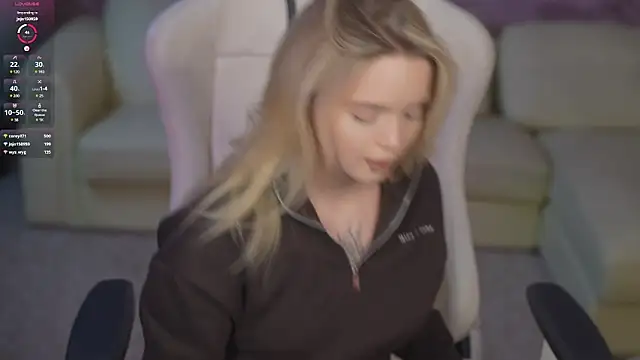 Snapshot of Cassy-Celestial_ chatting on 03-10-25, 06:05 Cassy-Celestial online show from 03-10-25, 06:05