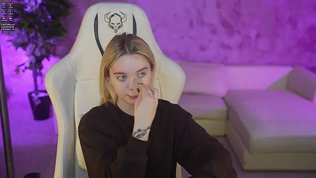 Snapshot of Cassy-Celestial_ chatting on 03-14-25, 11:53 Cassy-Celestial online show from 03-14-25, 11:53