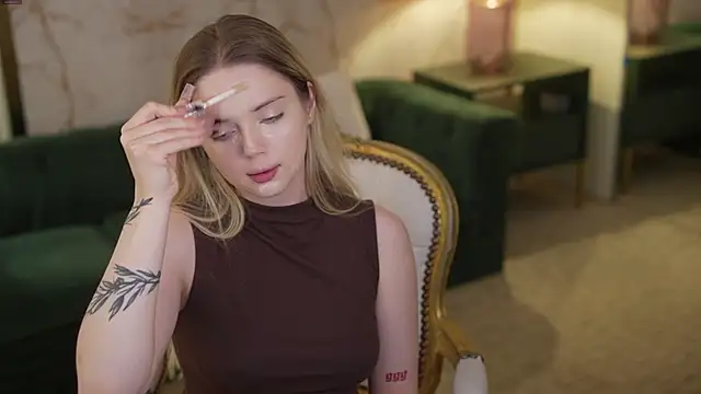 Snapshot of Cassy-Celestial_ chatting on 09-10-25, 04:23 Cassy-Celestial online show from 09-10-25, 04:23