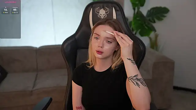 Snapshot of Cassy-Celestial_ chatting on 09-25-25, 04:05 Cassy-Celestial online show from 09-25-25, 04:05