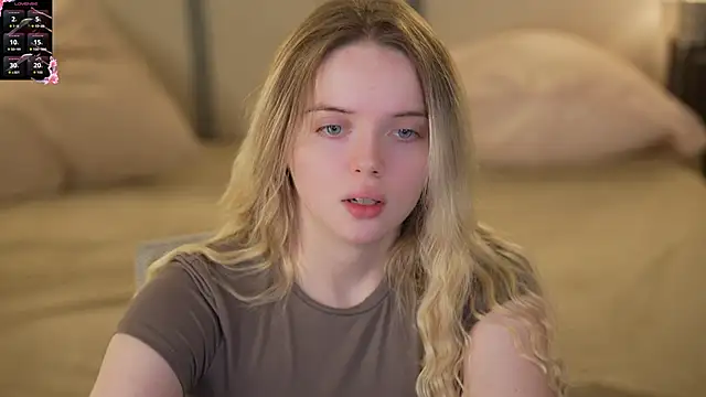 Snapshot of Cassy-Celestial_ chatting on 10-12-25, 04:11 Cassy-Celestial online show from 10-12-25, 04:11