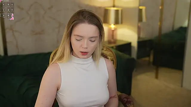 Snapshot of Cassy-Celestial_ chatting on 10-25-25, 07:38 Cassy-Celestial online show from 10-25-25, 07:38