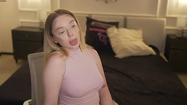 Snapshot of Cassy-Celestial_ chatting on 10-26-25, 05:02 Cassy-Celestial online show from 10-26-25, 05:02