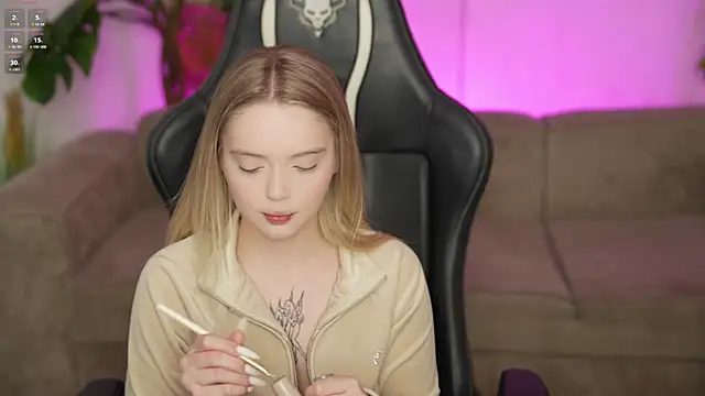 Snapshot of Cassy-Celestial_ chatting on 10-30-25, 08:16 Cassy-Celestial online show from 10-30-25, 08:16