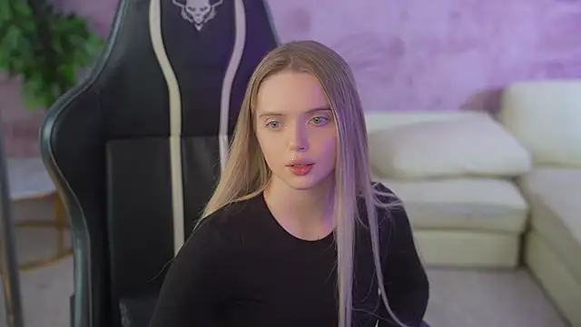 Snapshot of Cassy-Celestial_ chatting on 11-01-25, 11:23 Cassy-Celestial online show from 11-01-25, 11:23