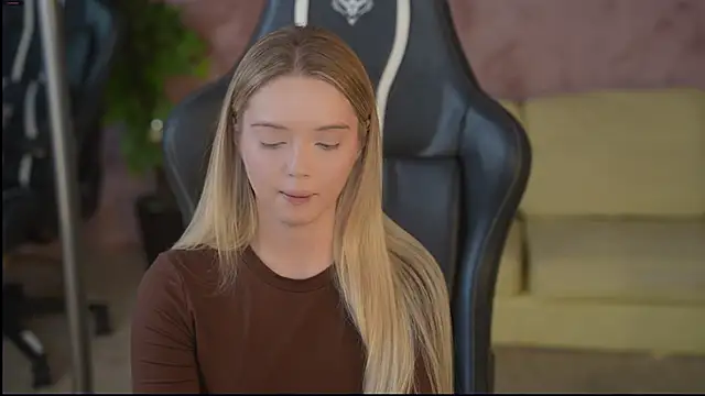 Snapshot of Cassy-Celestial_ chatting on 11-04-25, 08:35 Cassy-Celestial online show from 11-04-25, 08:35